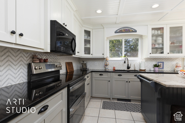 Photo 9 for MLS #2113687 at 2056 E Meadow Lark Way