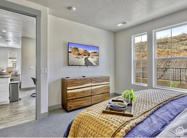 Photo 14 for MLS #2113723 at 2323 E Escondido Dr