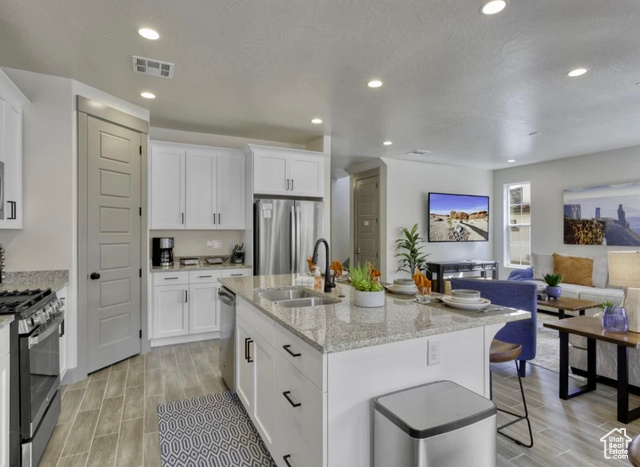 Photo 5 for MLS #2113723 at 2323 E Escondido Dr