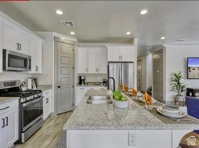 Photo 7 for MLS #2113723 at 2323 E Escondido Dr