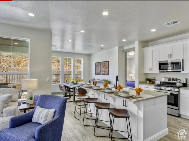 Photo 9 for MLS #2113723 at 2323 E Escondido Dr