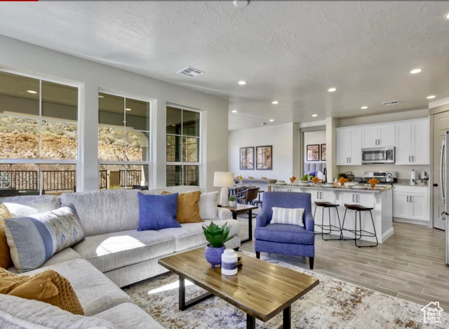Photo 3 for MLS #2113723 at 2323 E Escondido Dr