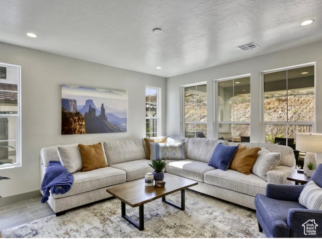 Photo 4 for MLS #2113723 at 2323 E Escondido Dr