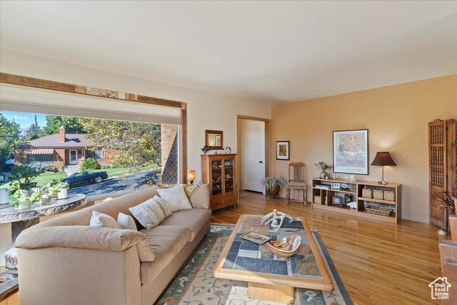 Photo 3 for MLS #2113734 at 1315 E Walcott St