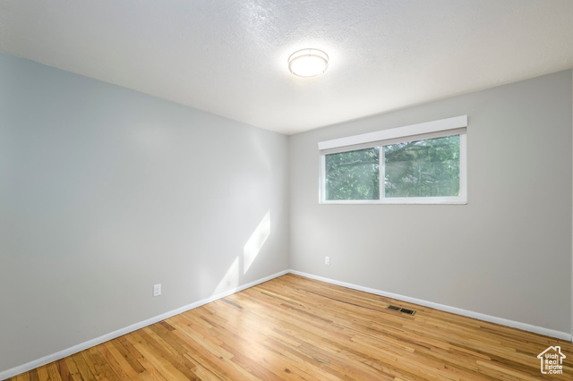 Photo 11 for MLS #2113765 at 199 E Lynn Cir