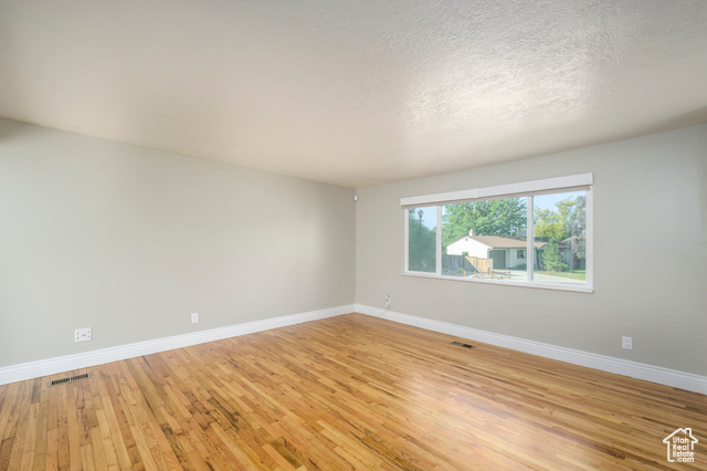 Photo 8 for MLS #2113765 at 199 E Lynn Cir