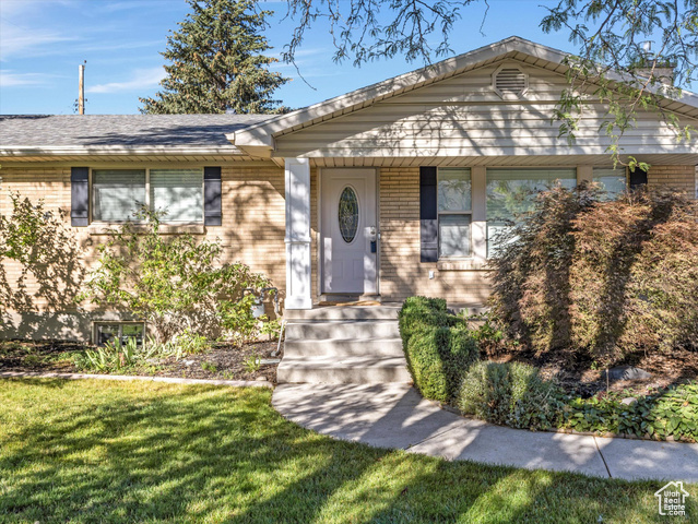 6722 S LAZY BAR CIR, Cottonwood Heights UT 84121