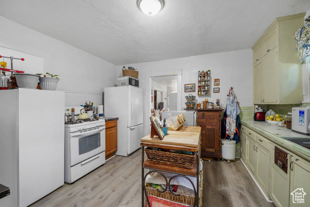 Photo 8 for MLS #2113811 at 2992 S 8850 West