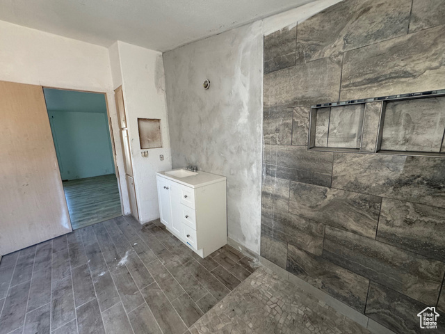 Photo 12 for MLS #2113830 at 1414 E Huntcreek Dr