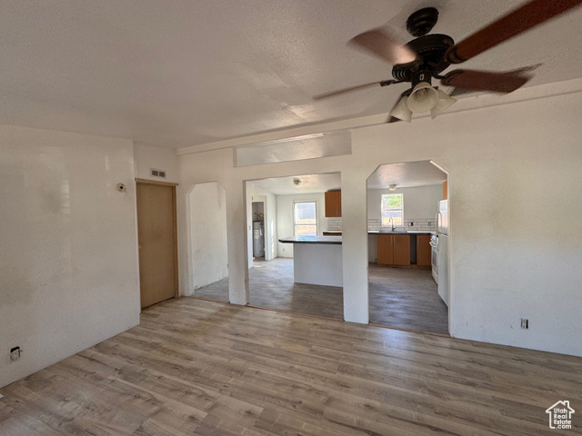 Photo 7 for MLS #2113830 at 1414 E Huntcreek Dr