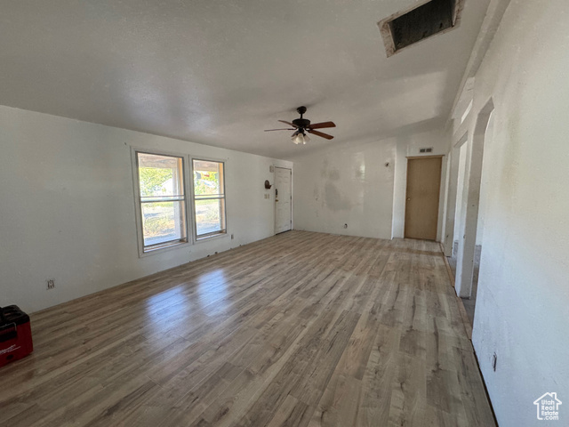 Photo 8 for MLS #2113830 at 1414 E Huntcreek Dr