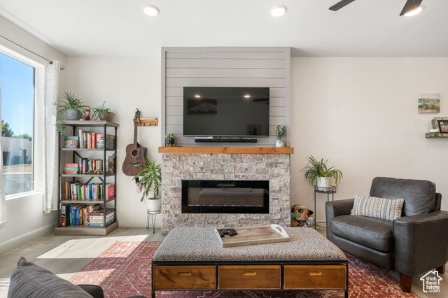 Photo 10 for MLS #2113916 at 1163 E Cheyenne Way