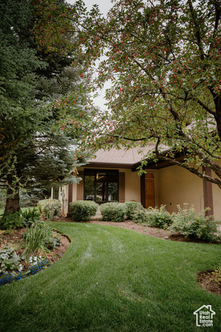Photo 4 for MLS #2113982 at 1084 Matterhorn Ct #46