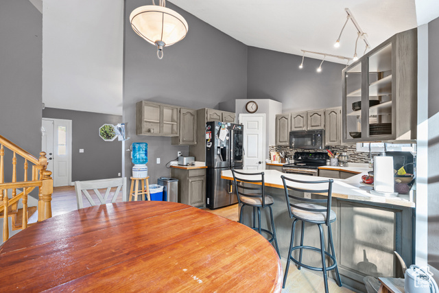 Photo 6 for MLS #2114019 at 1896 E Gyrfalcon