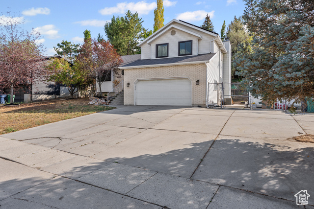 Photo 3 for MLS #2114019 at 1896 E Gyrfalcon