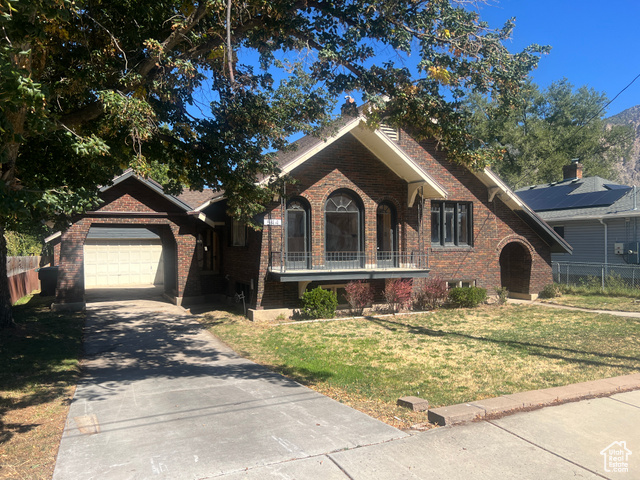 Photo 2 for MLS #2114054 at 544 E 7th St
