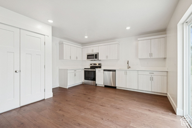 Photo 8 for MLS #2114163 at 1615 N Angel St #I