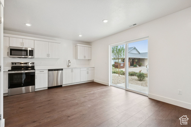 Photo 9 for MLS #2114163 at 1615 N Angel St #I