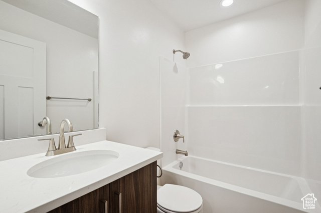 Photo 16 for MLS #2114164 at 1615 N Angel St #H