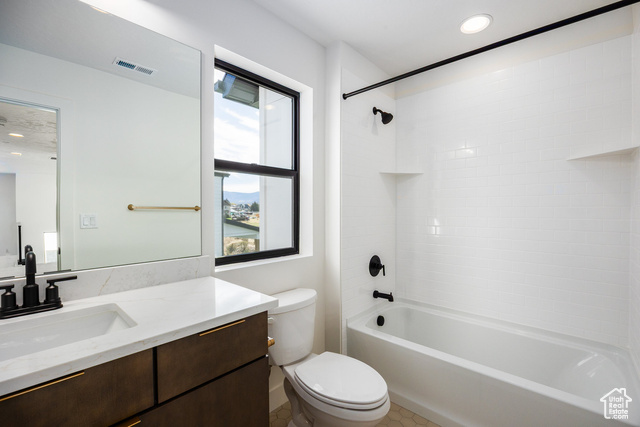 Photo 32 for MLS #2114255 at 2818 E Hayloft Ln #213