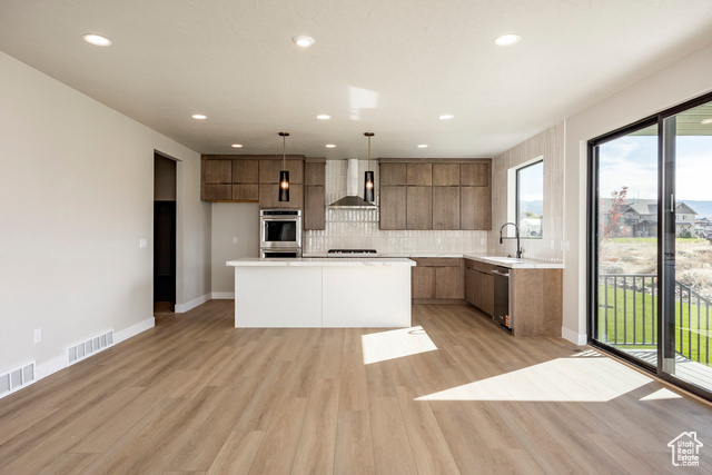 Photo 5 for MLS #2114258 at 2832 E Hayloft Ln #214