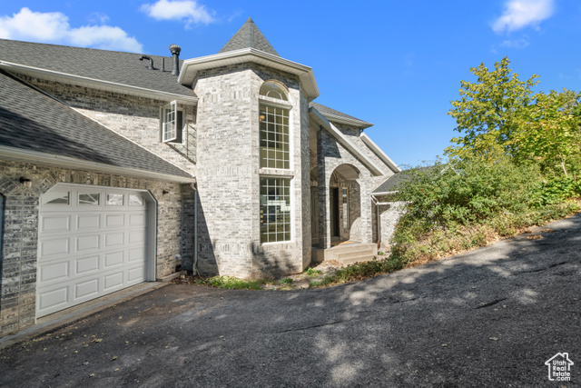 Photo 4 for MLS #2114274 at 6124 Osmond Dr