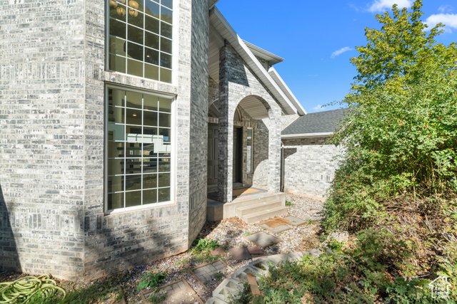 Photo 5 for MLS #2114274 at 6124 Osmond Dr