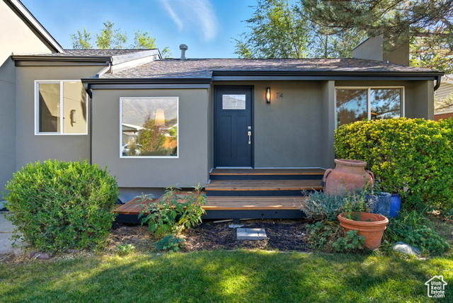 Photo 3 for MLS #2114347 at 74 Park Ln