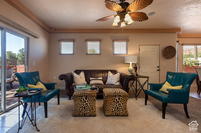 Photo 7 for MLS #2114370 at 320 N W Los Barancos Ln