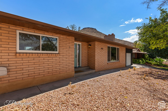 Photo 2 for MLS #2114422 at 592 N 1050 West