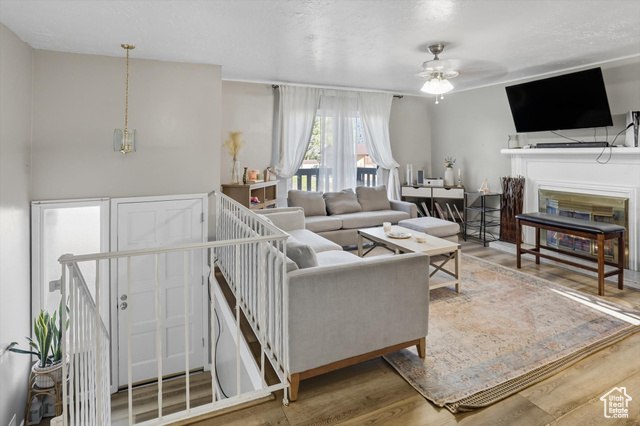 Photo 4 for MLS #2114587 at 690 Barlow St
