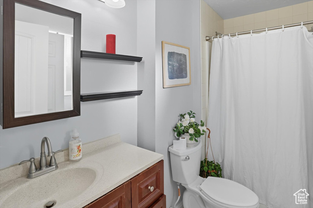 Photo 17 for MLS #2114587 at 690 Barlow St