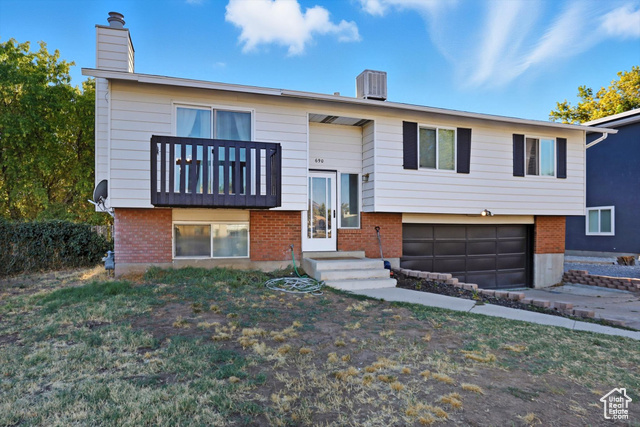 Photo 3 for MLS #2114587 at 690 Barlow St