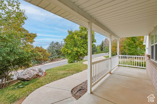 Photo 38 for MLS #2114622 at 2015 Ridgehollow Dr