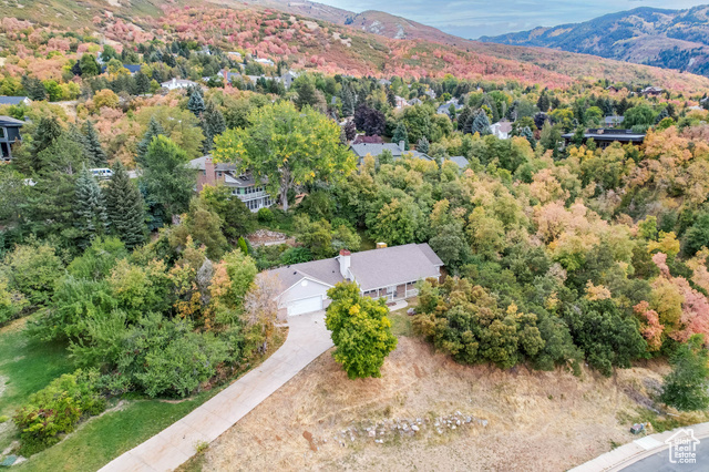 Photo 2 for MLS #2114622 at 2015 Ridgehollow Dr
