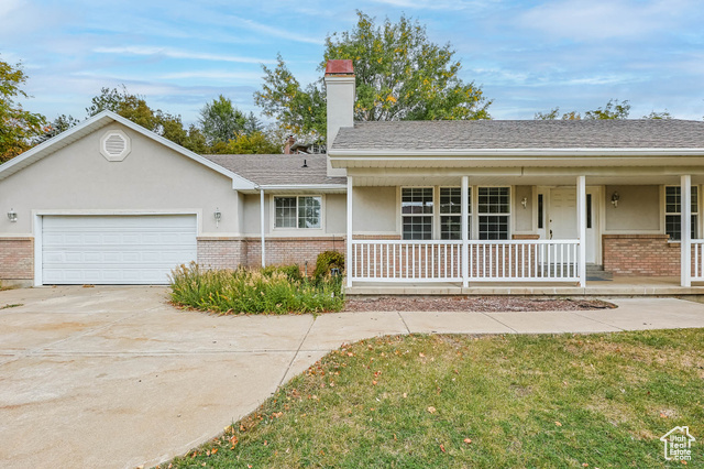 Photo 3 for MLS #2114622 at 2015 Ridgehollow Dr