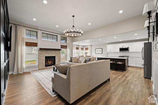 Photo 3 for MLS #2114663 at 765 W Vista View Dr