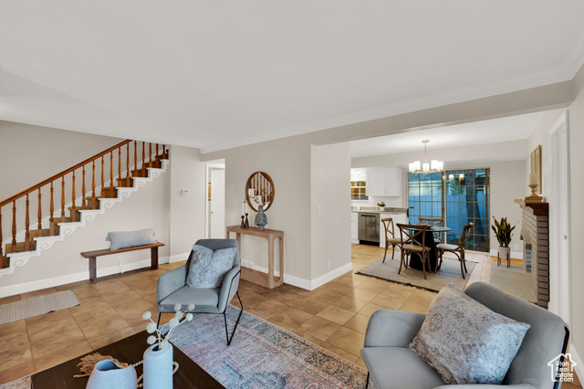 Photo 2 for MLS #2114682 at 1342 E Saxony Place