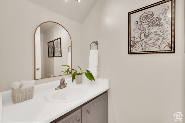 Photo 12 for MLS #2114682 at 1342 E Saxony Place