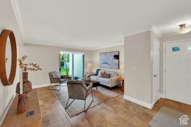 Photo 3 for MLS #2114682 at 1342 E Saxony Place