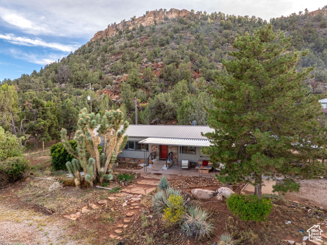 Photo 2 for MLS #2114711 at 1471 W Mardean Cir