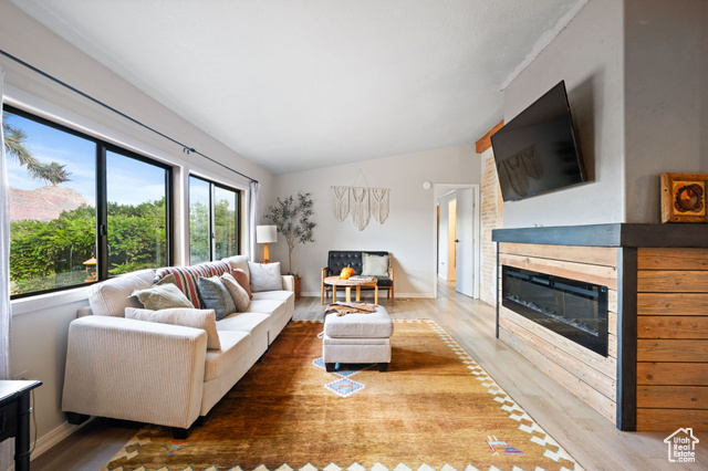 Photo 9 for MLS #2114711 at 1471 W Mardean Cir