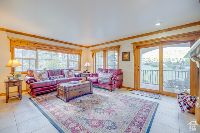 Photo 9 for MLS #2114746 at 952 Schneitter Cir