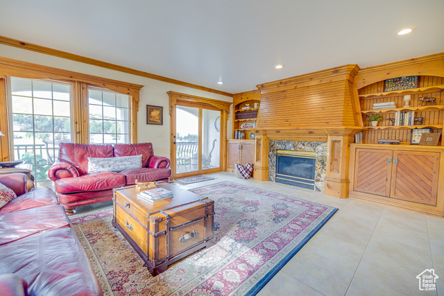 Photo 8 for MLS #2114746 at 952 Schneitter Cir