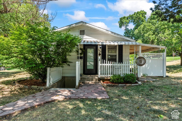 MLS #2114820 - 3868 Grandview Dr