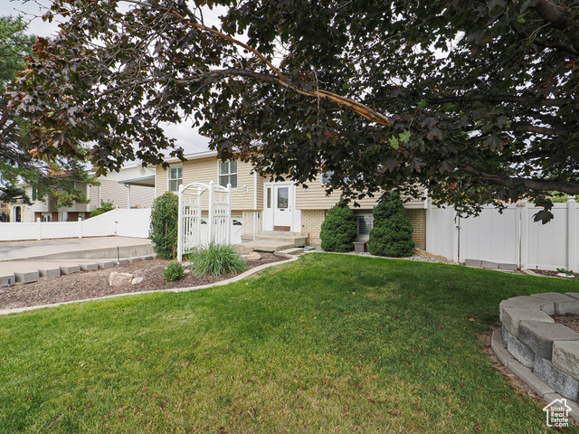Photo 4 for MLS #2114839 at 3376 W Sunnybrook Dr