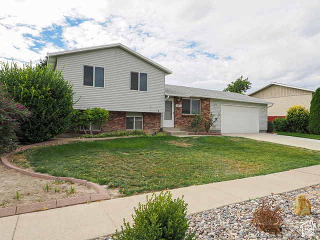 Photo 2 for MLS #2114840 at 3871 W 2925 South