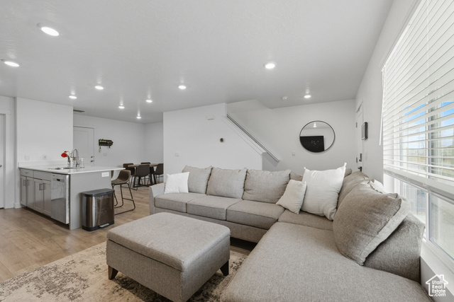 Photo 7 for MLS #2114937 at 3728 W Orinda Dr #1571
