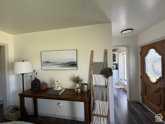 Photo 3 for MLS #2114951 at 556 E 400 North