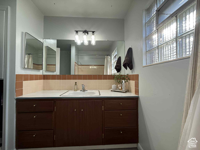 Photo 14 for MLS #2114951 at 556 E 400 North